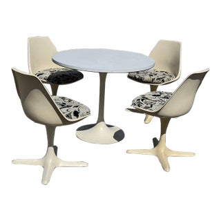 1960s Burke Tulip Round White Dining Table W/ 4 Chairs & Cushions For Sale