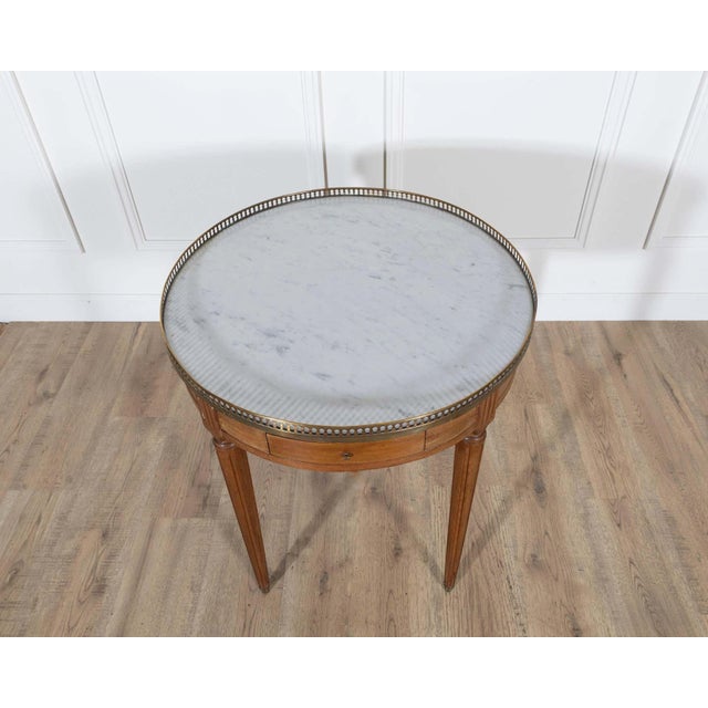 Late 19th Century French Louis XVI-Style Mahogany Bouillotte Table with Carrara Marble Top For Sale - Image 4 of 9