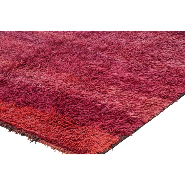 Moroccan Vintage Moroccan Rug in Magenta With High Pile - Rug & Kilim For Sale - Image 3 of 7