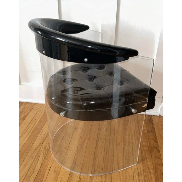 Plastic Mid-Century Modern Lucite Barrel Tub Chair With Black Patent Leather Floating Seat Hollywood Regency For Sale - Image 7 of 12
