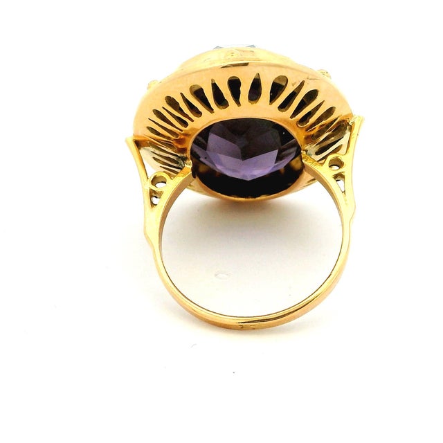 1970s Vintage Italian Jumbo Amethyst Cocktail Ring in 14k Gold, 20 Carats, Size 7.75 For Sale - Image 5 of 13