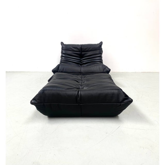 Animal Skin Set of French Togo Lounge Chair and Ottoman in Black Leather attributed to Michel Ducaroy for Ligne Roset, 1970s For Sale - Image 7 of 14