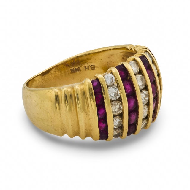 Mid 20th Century Vintage Ruby Diamond 14k Yellow Gold Ring, Size 6.25 For Sale - Image 5 of 7