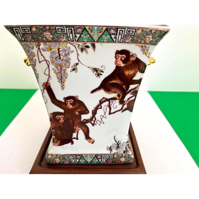 Early 20th Century 1950s Porcelain Monkeys Jar Lamp & Shade For Sale - Image 5 of 18