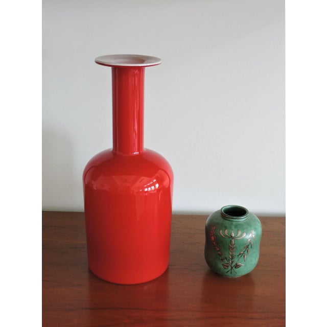 1970s 1970s Otto Brauer Danish Modern Red & White Cased Glass Gulvvase for Holmegaard For Sale - Image 5 of 7