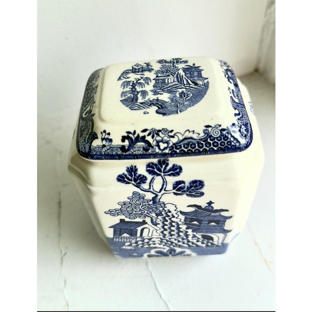 Mid 20th Century Vintage Mason’s Ironstone Blue Willow Ginger Jar With Lid, English Chinoiserie Ceramic For Sale - Image 5 of 8