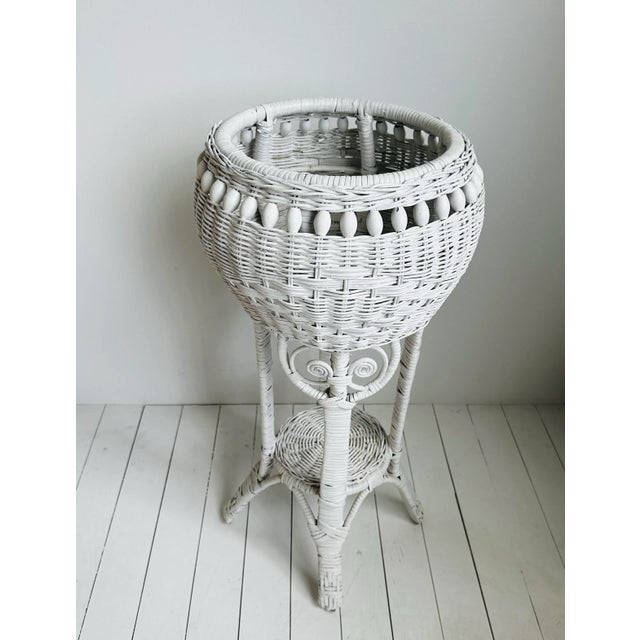Beautiful white wicker Victorian planter. Inside bowl measures 9” x 9” x 7” and also has a little shelf on the bottom....