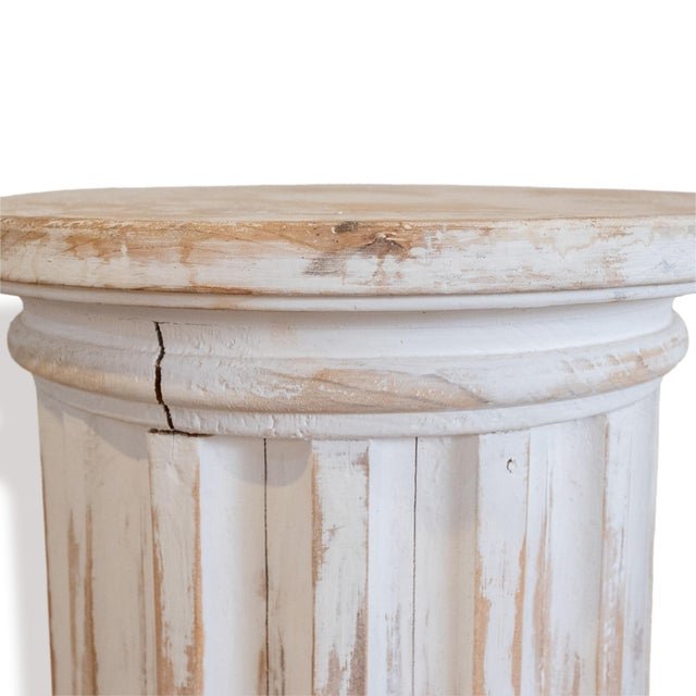 Neoclassical Pair of Neoclassical Fluted Whitewashed Wood Columns For Sale - Image 3 of 16