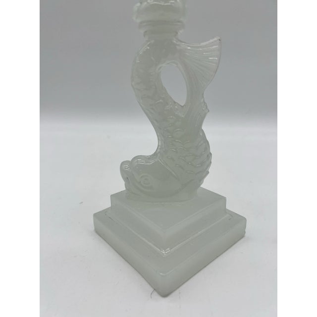 American Antique Pressed Flint Glass Dolphin Shaped Candlestick, Clambroth Colour, Boston & Sandwich Glass Co. Circa 1840 For Sale - Image 3 of 10