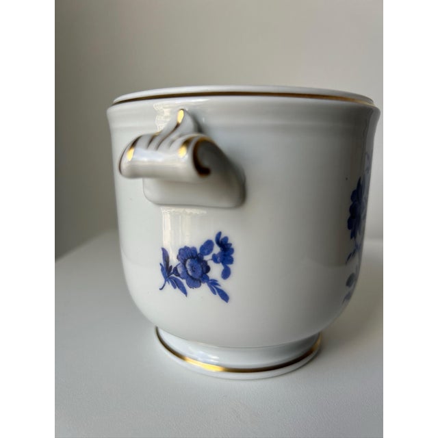 A vintage Richard Ginori cache pot in the now discontinued Savona blue on white floral design. This charming petit...