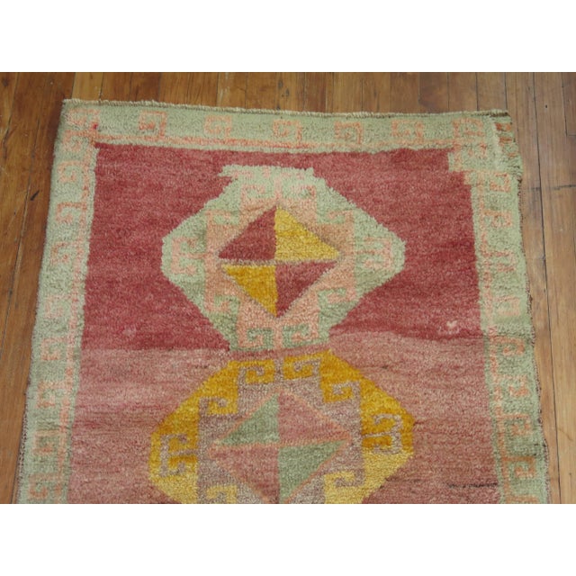 Pink Magenta Field 20th Century Boho Chic Hand-Knotted Anatolian Turkish Runner For Sale In New York - Image 6 of 6