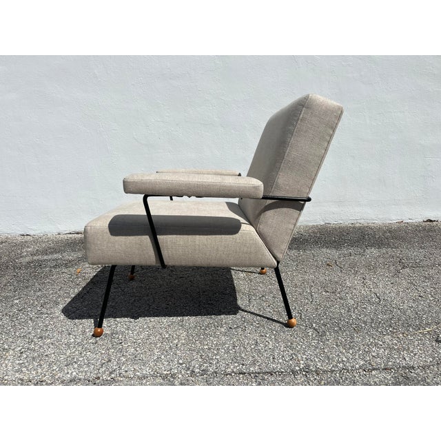 Mid-Century Modern 1950s Lounge Chair Attributed to Milo Baughman, Black Iron, Kravet Beligan Linen For Sale - Image 3 of 17