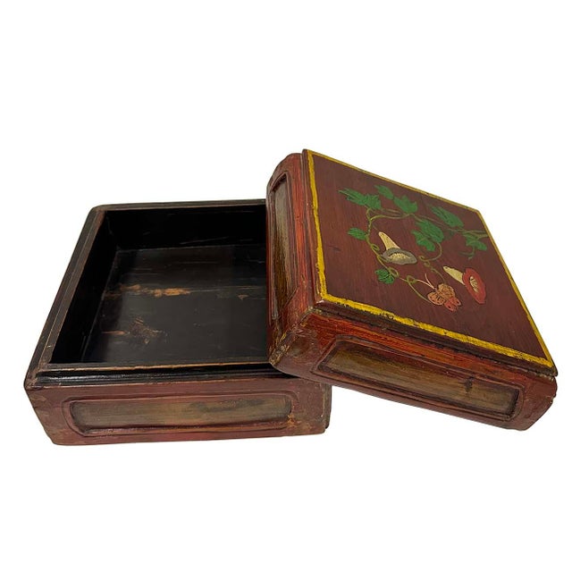 Paint Early 20th-Century Chinese Hand Painted Wooden Jewelry/Fruit Box For Sale - Image 7 of 9