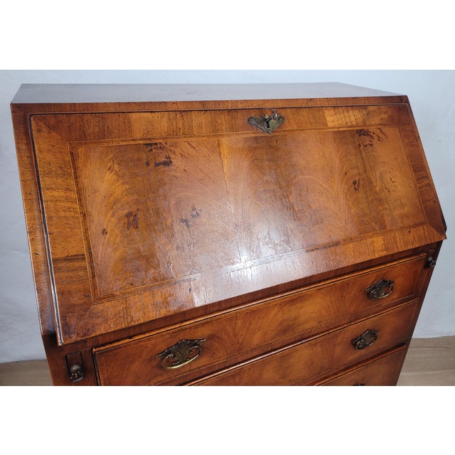 Wood Edwardian Bureau Desk in Walnut, 1910 For Sale - Image 7 of 18