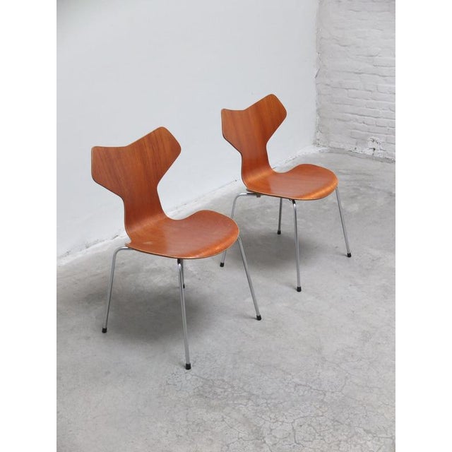 Arne Jacobsen Early Grand Prix Chairs by Arne Jacobsen for Fritz Hansen, 1957, Set of 2 For Sale - Image 4 of 14