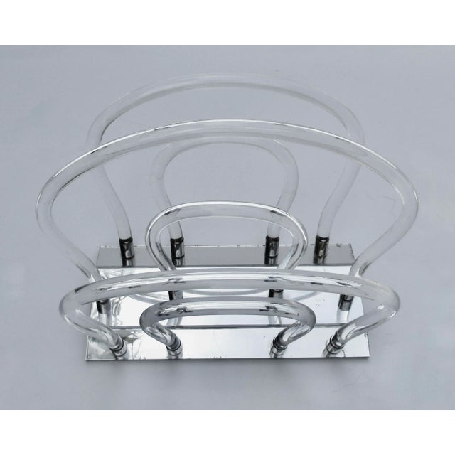 Vintage C.1960's Mid-Century Dorothy Thorpe Tubular Lucite & Chrome Magazine Rack For Sale - Image 9 of 12