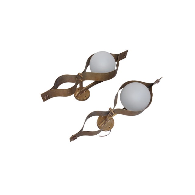 Pavone Wall Lamps in Polished Brass with Etched and Sandblasted Glass Diffusers by Gio Ponti for Arredoluce, 1960s, Set of 2 For Sale - Image 3 of 7