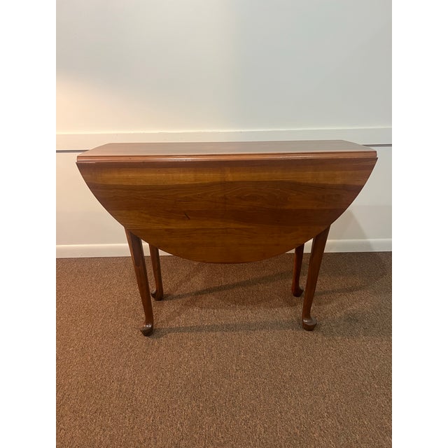 1950s Queen Anne Cherry Drop Leaf Gate Leg Oval Table For Sale - Image 9 of 12