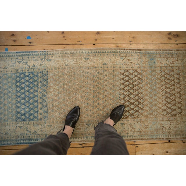 :: Allover covered repeating field of staggered botehs in alternating direction with heavy abrashes and change in dye lots...