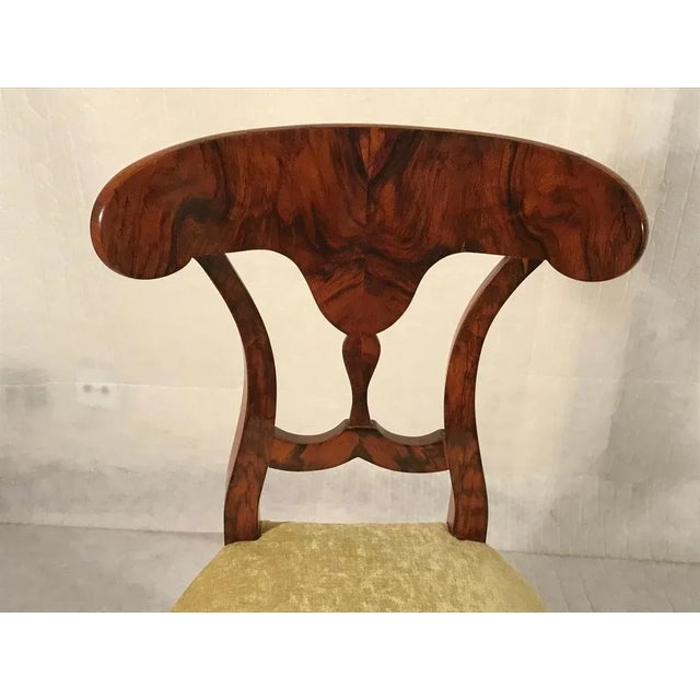 This elegant Biedermeier chair comes from Southern Germany and dates back to around 1820. The walnut chair stands out for...