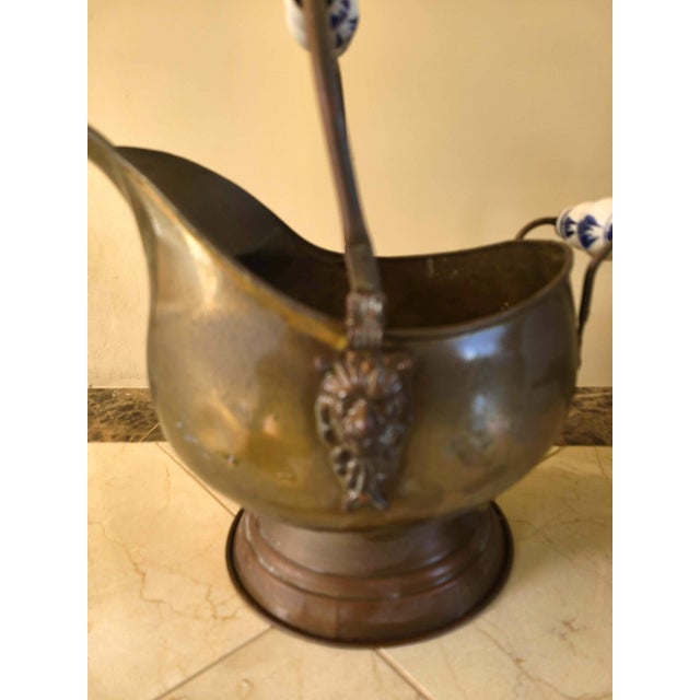 Antique 1900s Copper Coal Scuttle Buckets With Porcelain Handles - Set of 2 For Sale In San Diego - Image 6 of 8