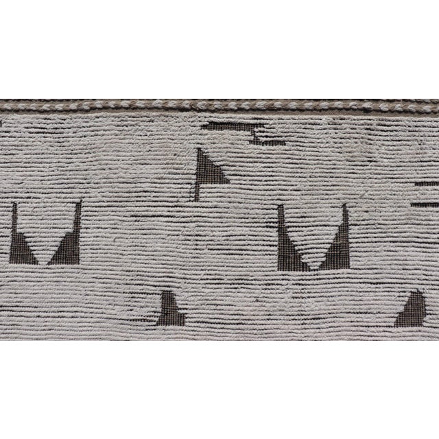 Early 21st Century Fine Modern Rug in White & Light Taupe Tones With Abstract & Geometric Design For Sale - Image 5 of 12