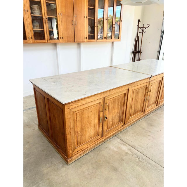 Double-Sided Pharmacy Counter in Marble and Chestnut Wood, 1900 For Sale - Image 3 of 18