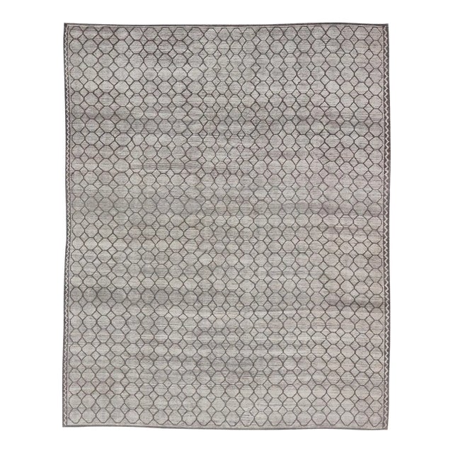Modern Hand-Knotted Rug in Wool With All-Over Design in Light Gray & Off White For Sale
