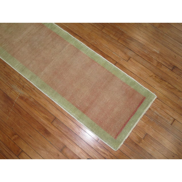 Mid 20th Century Anatolian Minimalist Runner rug no.30770 For Sale In New York - Image 6 of 9