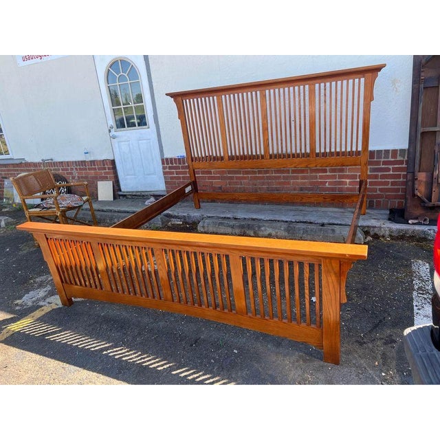 Late 20th Century Vintage Arts and Crafts Style Mission Oak King Bed Frame. For Sale - Image 4 of 9