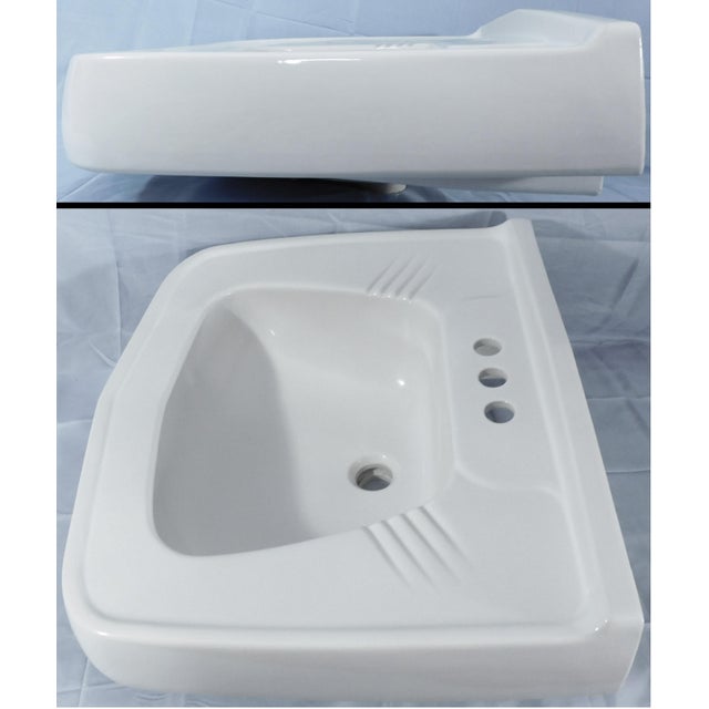 1948 Vintage Art Deco White Vitreous China Pedestal Sink in Excellent Condition For Sale - Image 12 of 18
