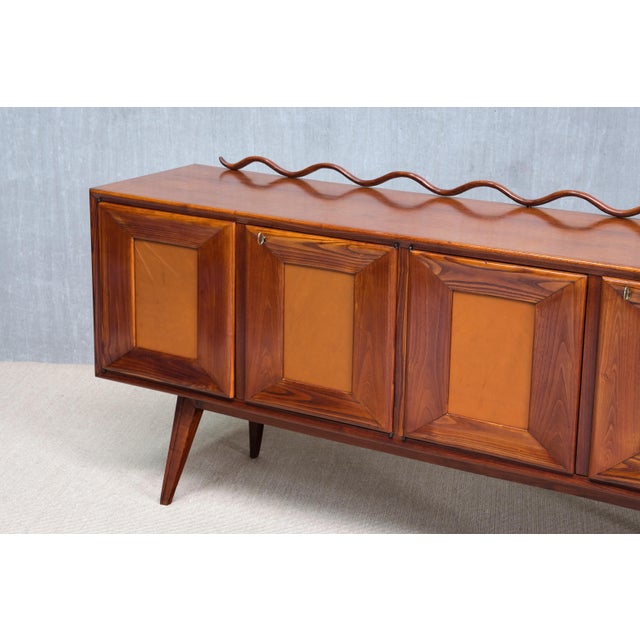 1950s Italian Modern Walnut and Leather Sideboard with Undulating Cornice, 1950s For Sale - Image 5 of 16