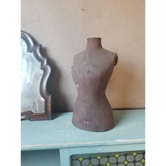 Bust of an ancient dressmaker. France around 1900. Beautiful original decorative object Many traces of use, beautiful...