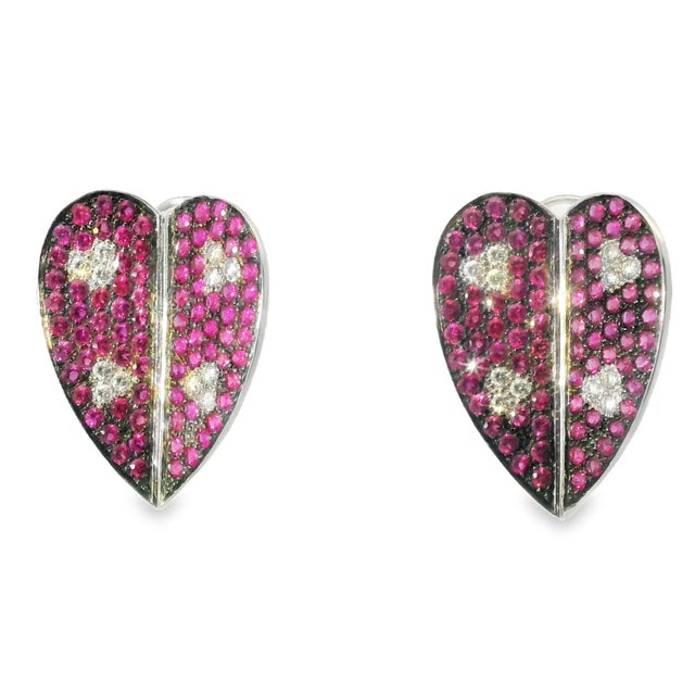 Discover the epitome of elegance with these estate 18K white gold earrings, artfully designed in a romantic heart shape....