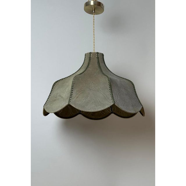 Italian Hand-Sewn Celadon Green Suede Pendant Lamp with Sculptural Flower, 1970s For Sale - Image 4 of 16