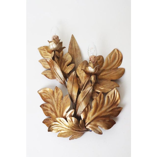Hollywood Regency Hollywood Regency Palm Leaf Wall Lamp in Gold Leaf Metal, 1960s For Sale - Image 3 of 12