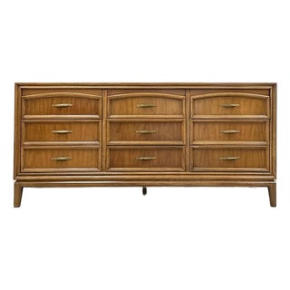 Vintage Thomasville 9 Drawer Dresser Walnut W/ Glass Top For Sale