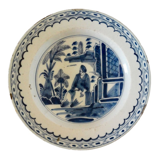 18th-Century English Figural Chinoiserie Charger Hand Painted For Sale