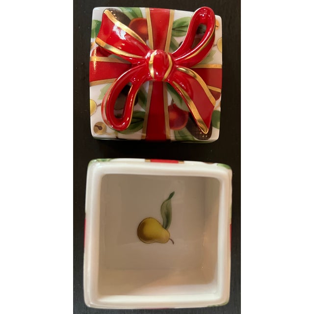 Ceramic 1990s Tiffany & Co. "Tiffany Holiday" Porcelain Gift Box Trinket Box For Sale - Image 7 of 12