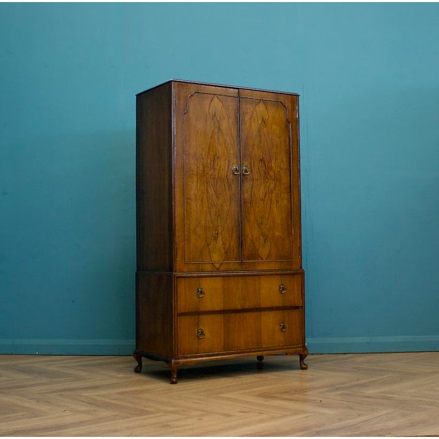 1950s British Art Deco Style Tallboy Linen Cabinet from Beithcraft, 1940s For Sale - Image 5 of 8