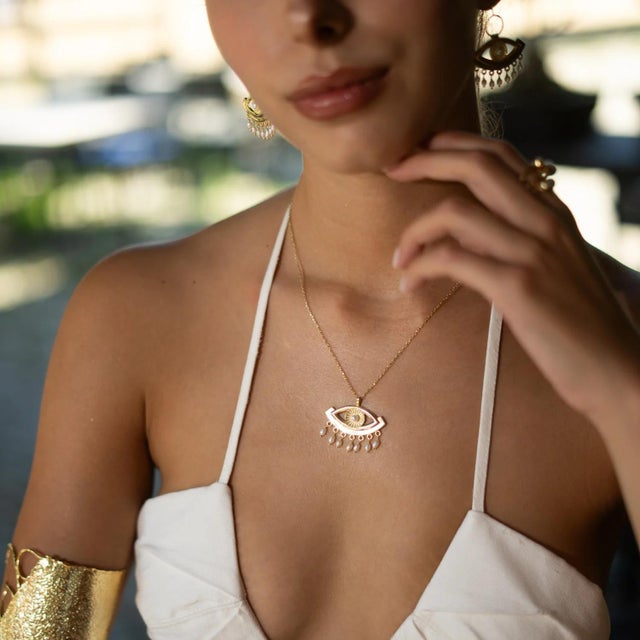 Cleopatra’s Mystic Pearl Eye Gold Necklace For Sale - Image 11 of 12