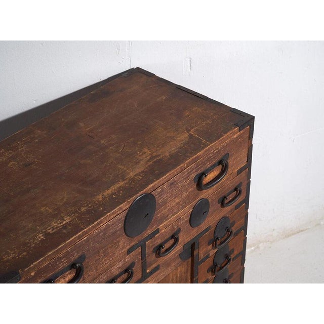 Antique Japanese Tansu – Meiji / Taishō Period (c.1868-1926)Dimensions: Length: 84 cm Depth: 40 cm Height: 82 cmStyle:...