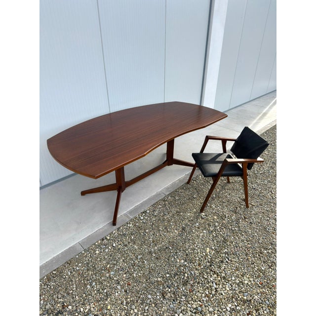 Set consisting of a TL 22 desk and a Luisa armchair. All from the 1950s. Reupholstering the armchair's fabric is...