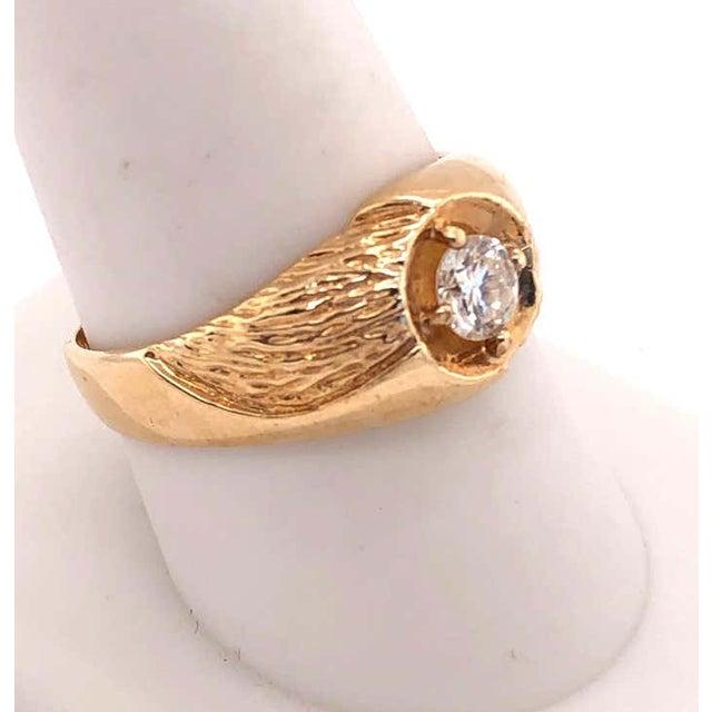 2010s 14 Karat Yellow Etched Gold Fashion Ring With Solitaire Round Diamond For Sale - Image 5 of 12