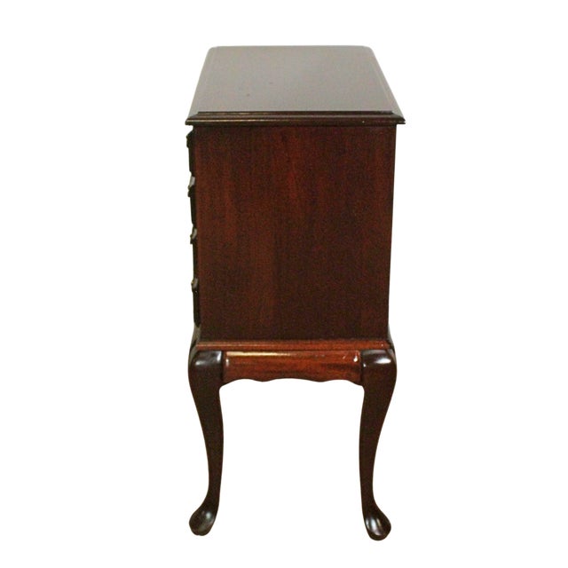 Late 20th Century Queen Anne–Style Cherry Wood Silverware Chest For Sale - Image 4 of 6