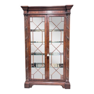 Late 20th Century Henredon Georgian Style Mahogany Display Curio Cabinet For Sale