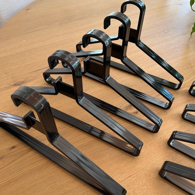 Set of 10 1970’s Modernist Black Plastic Hangers Attributed to Finnish Designer Maija Ruoslathi For Sale - Image 4 of 11