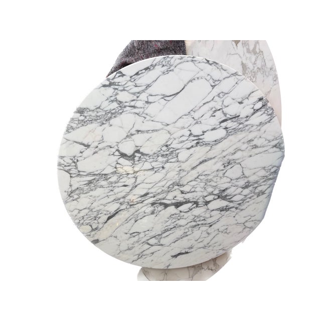 Circular dining table, "Tulip" model, designed in 1957. White Arabescato marble top with gray veining, glossy finish. One-...