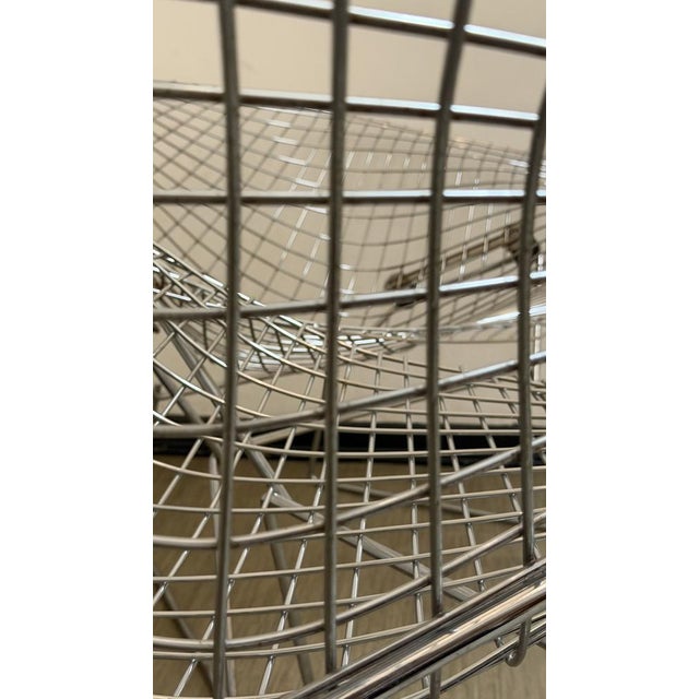 Mid-Century Modern Wire 421 and 422 Diamond Chairs in Silver and Blue by Harry Bertoia for Knoll, 1970s, Set of 2 For Sale - Image 3 of 18