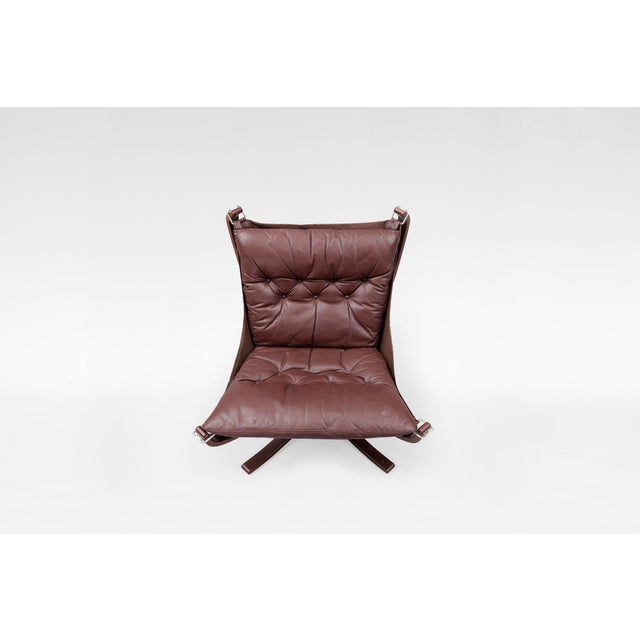 Set of Vintage Falcon Chairs and Ottoman in Brown Leather and Plywood by Sigurd Ressell for Vatne Møbler, 1970s For Sale - Image 3 of 7